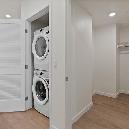 Bright Studio On Sunset Blvd, Free Parking, Gym, And Pool Los Angeles Bagian luar foto