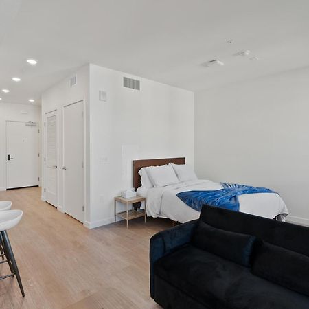 Bright Studio On Sunset Blvd, Free Parking, Gym, And Pool Los Angeles Bagian luar foto