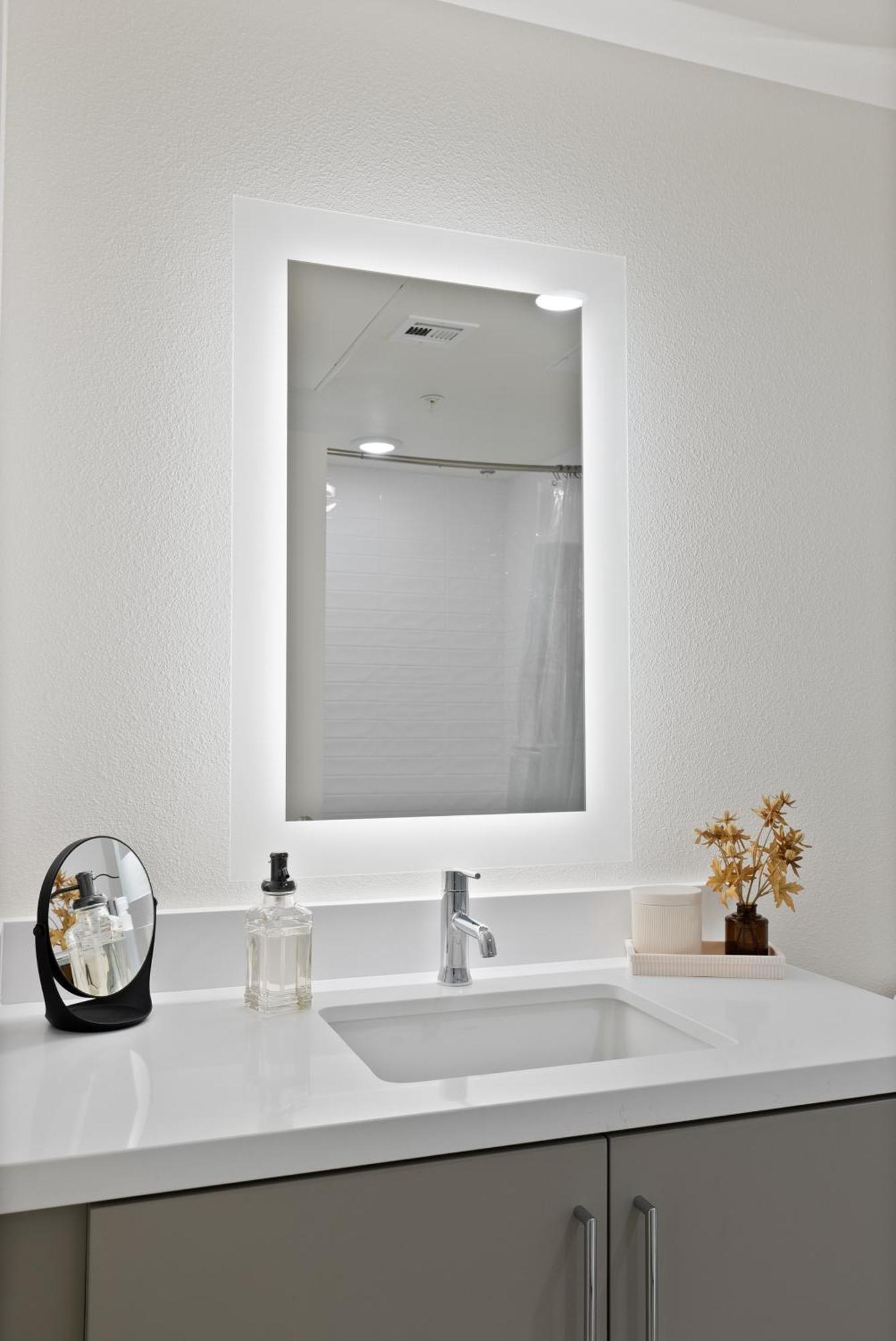 Bright Studio On Sunset Blvd, Free Parking, Gym, And Pool Los Angeles Bagian luar foto