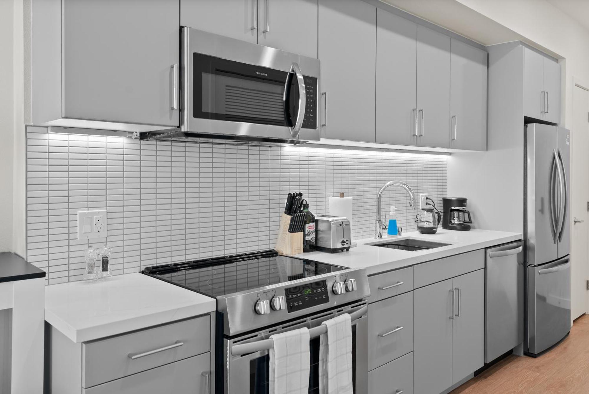 Bright Studio On Sunset Blvd, Free Parking, Gym, And Pool Los Angeles Bagian luar foto