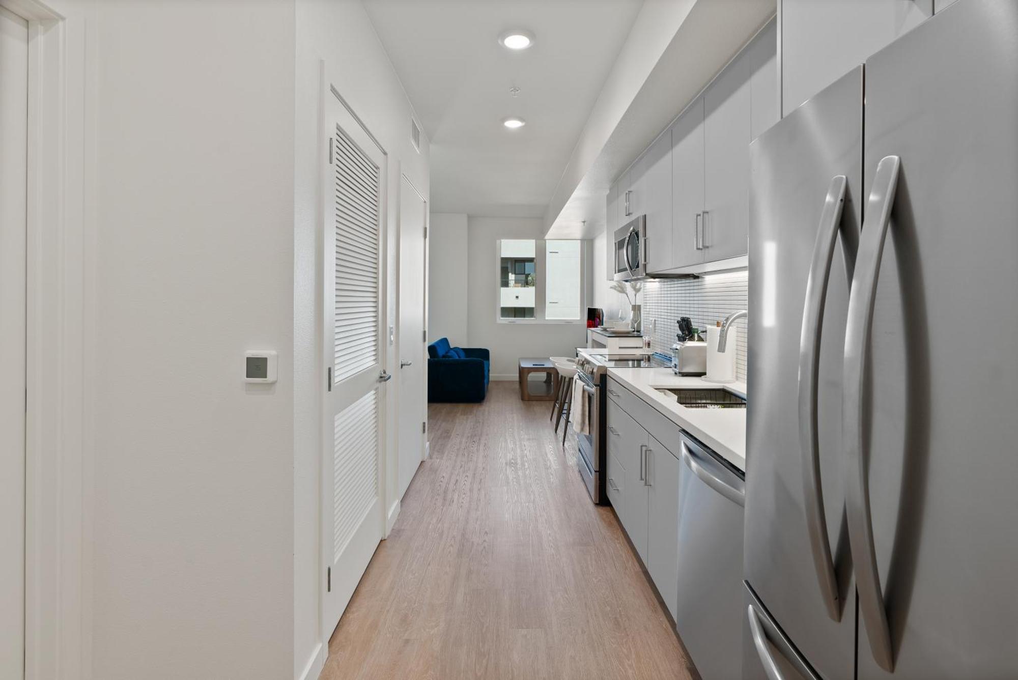Bright Studio On Sunset Blvd, Free Parking, Gym, And Pool Los Angeles Bagian luar foto